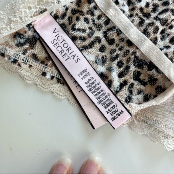 VICTORIA’S SECRET cheetah print lace thong - Picture 3 of 3